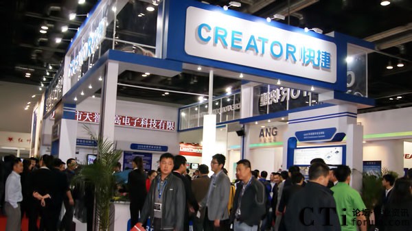 CREATOR快捷展台前人头攒动