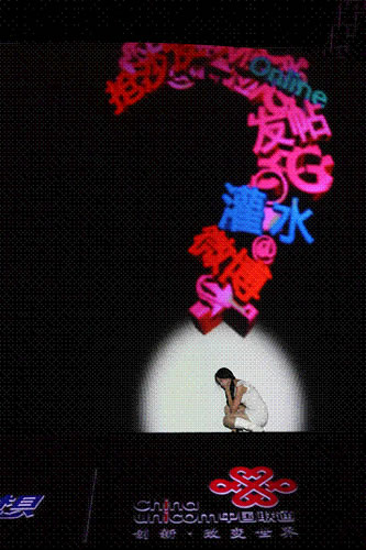 在今年5月的一场多媒体秀上，中国联通展示其多样“沃”网功能，其中就包括上微博
