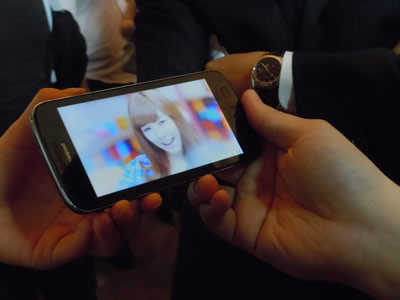 模特展示酷派大观9930和N950